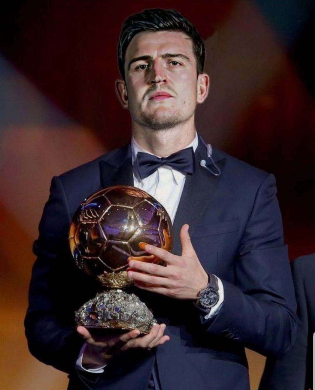 贝克汉姆捧杯狂喜，14岁小七穿抹胸太成熟，大儿子却在家熬汤